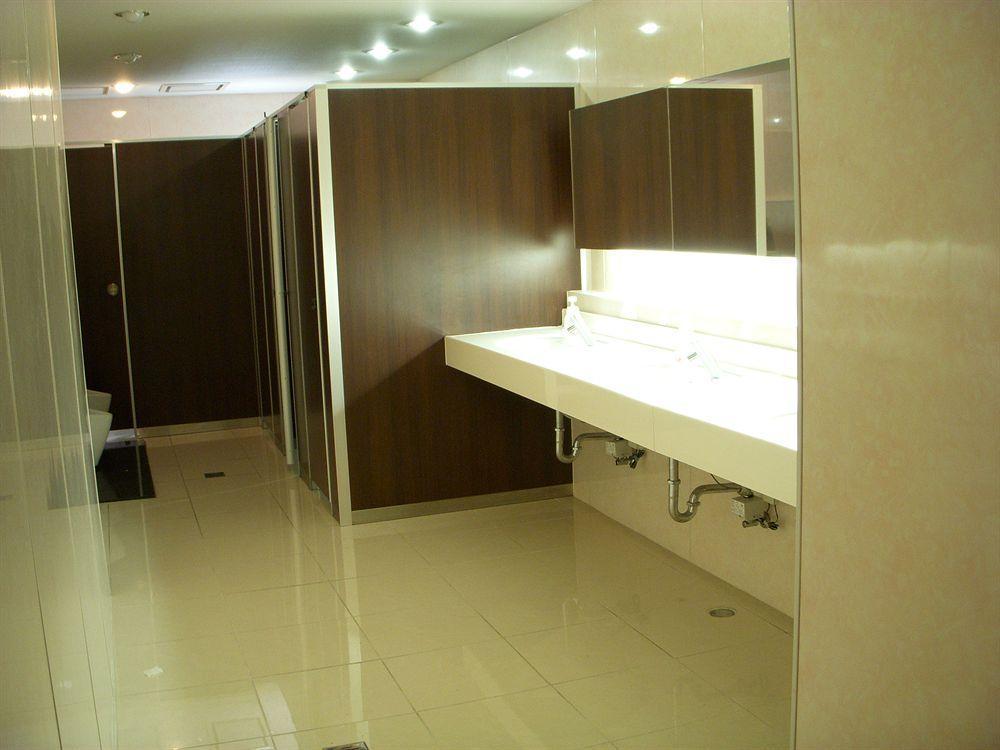 Shinjuku Kuyakusho-mae Capsule Hotel Tokyo Bagian luar foto