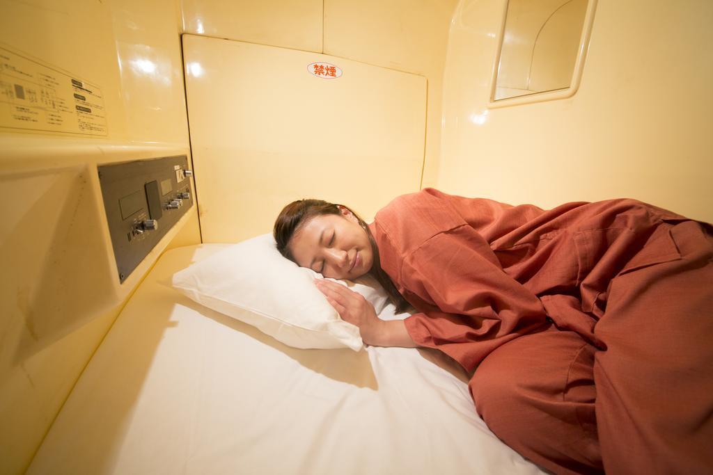 Shinjuku Kuyakusho-mae Capsule Hotel Tokyo Bagian luar foto