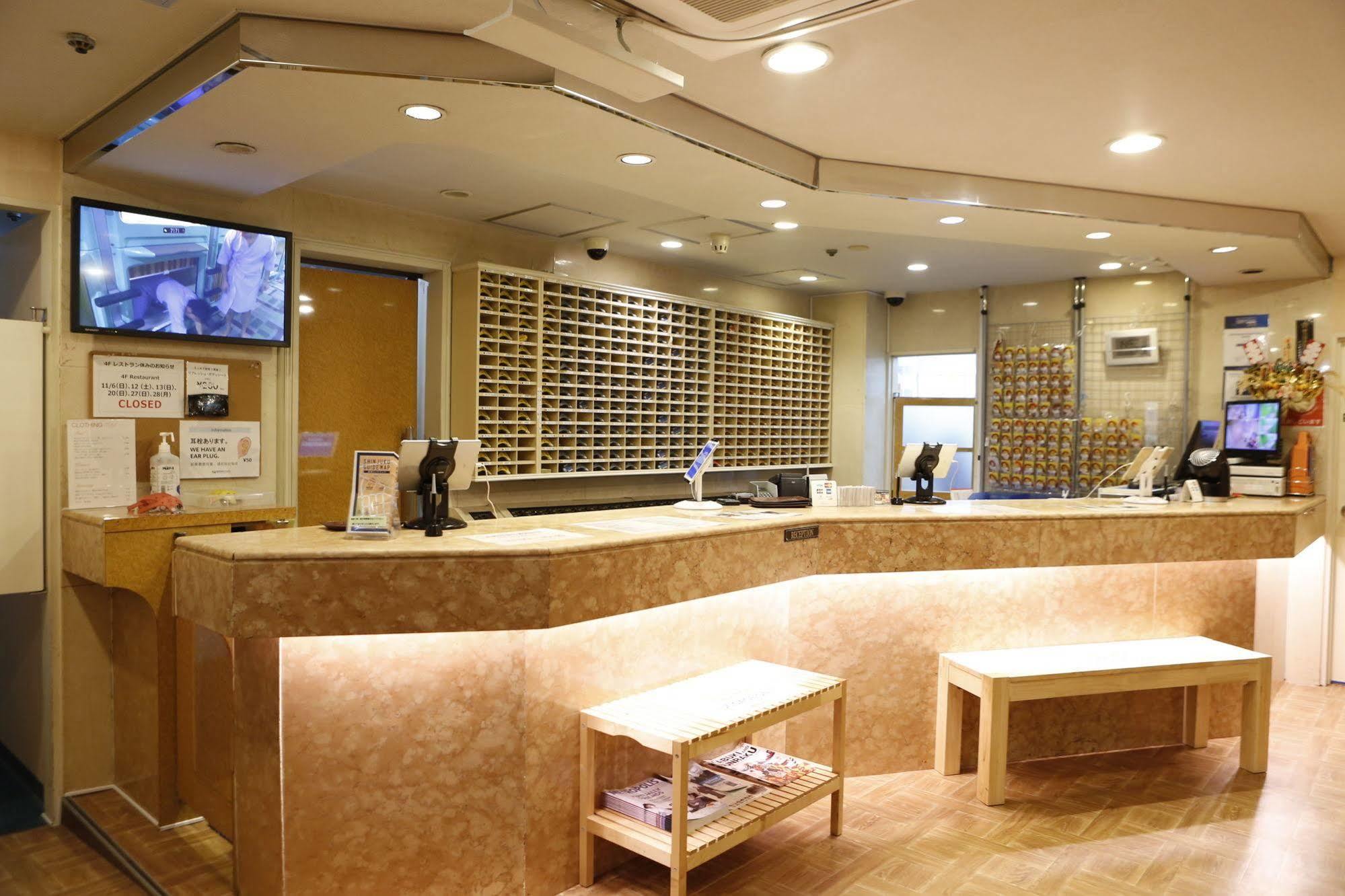 Shinjuku Kuyakusho-mae Capsule Hotel Tokyo Bagian luar foto