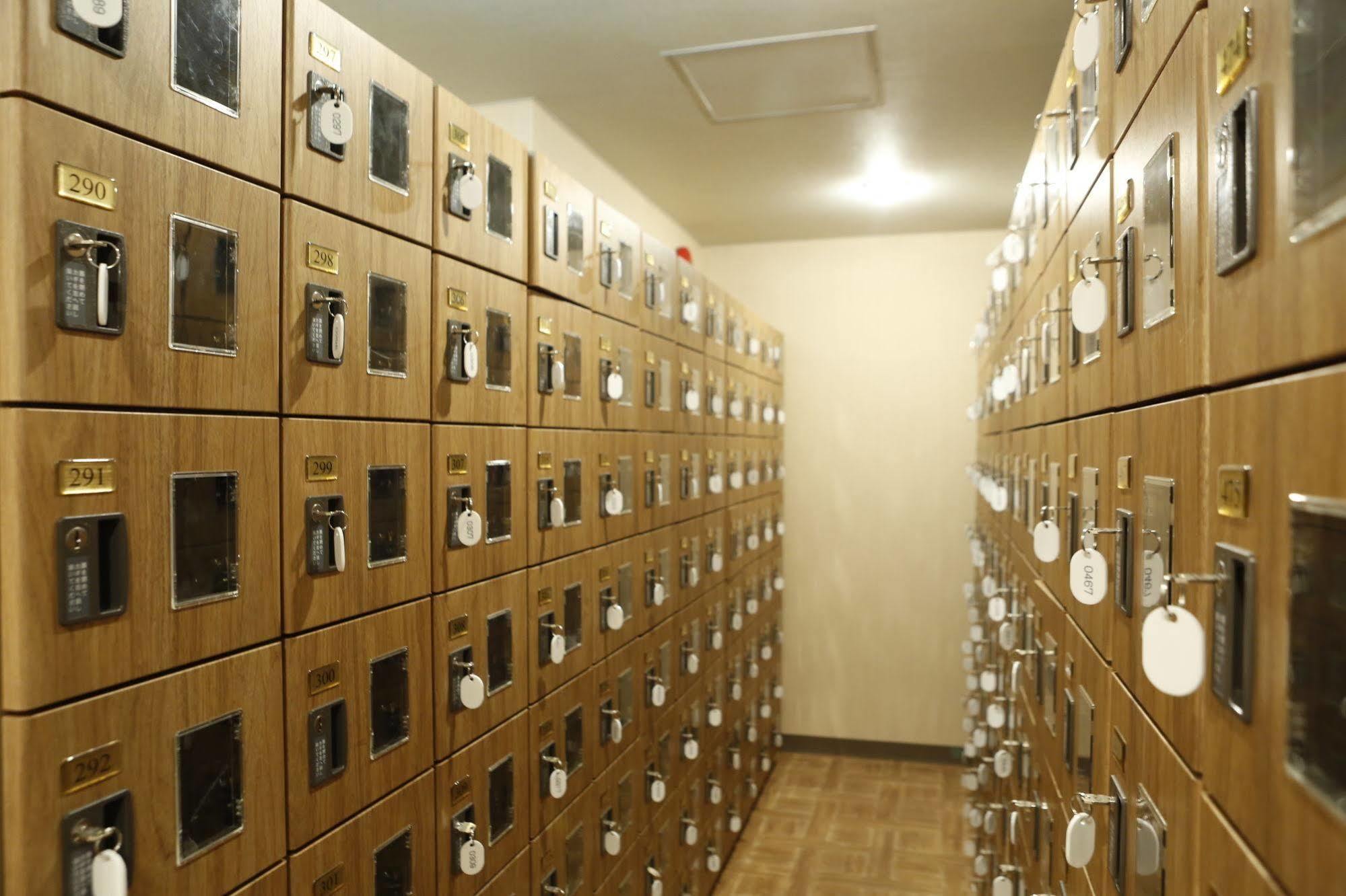 Shinjuku Kuyakusho-mae Capsule Hotel Tokyo Bagian luar foto