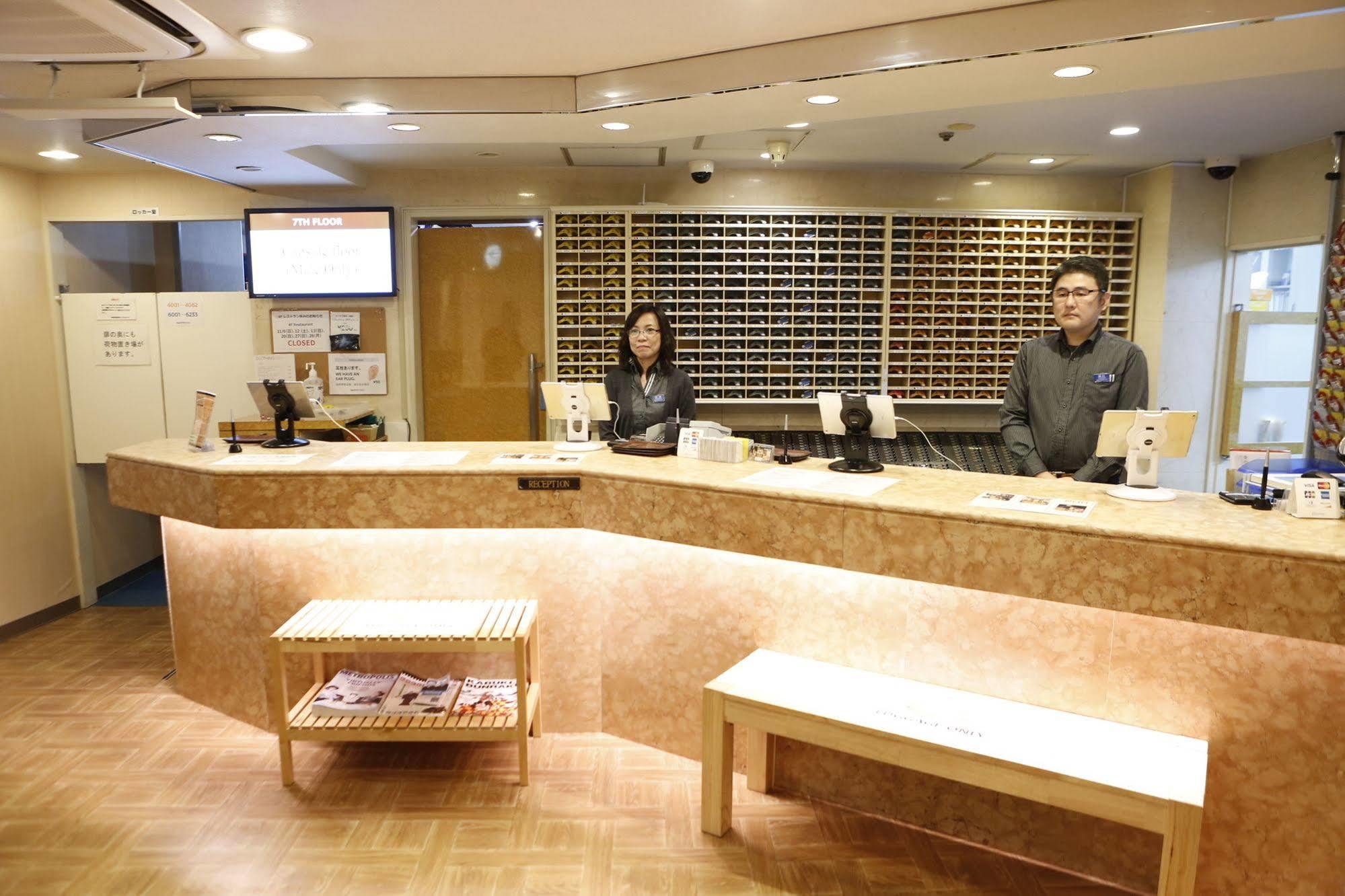 Shinjuku Kuyakusho-mae Capsule Hotel Tokyo Bagian luar foto