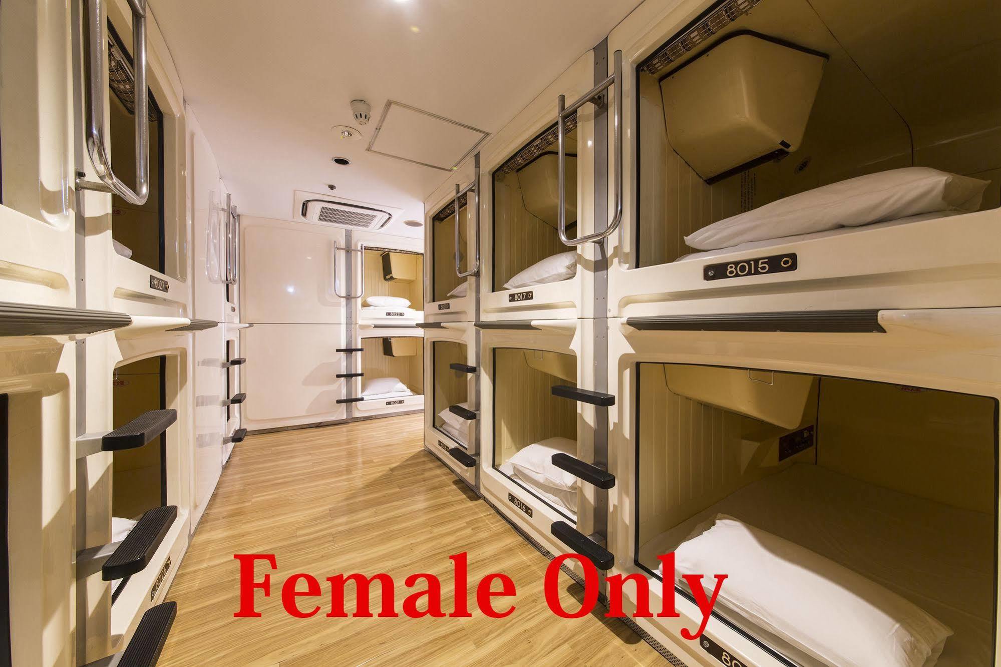 Shinjuku Kuyakusho-mae Capsule Hotel Tokyo Bagian luar foto