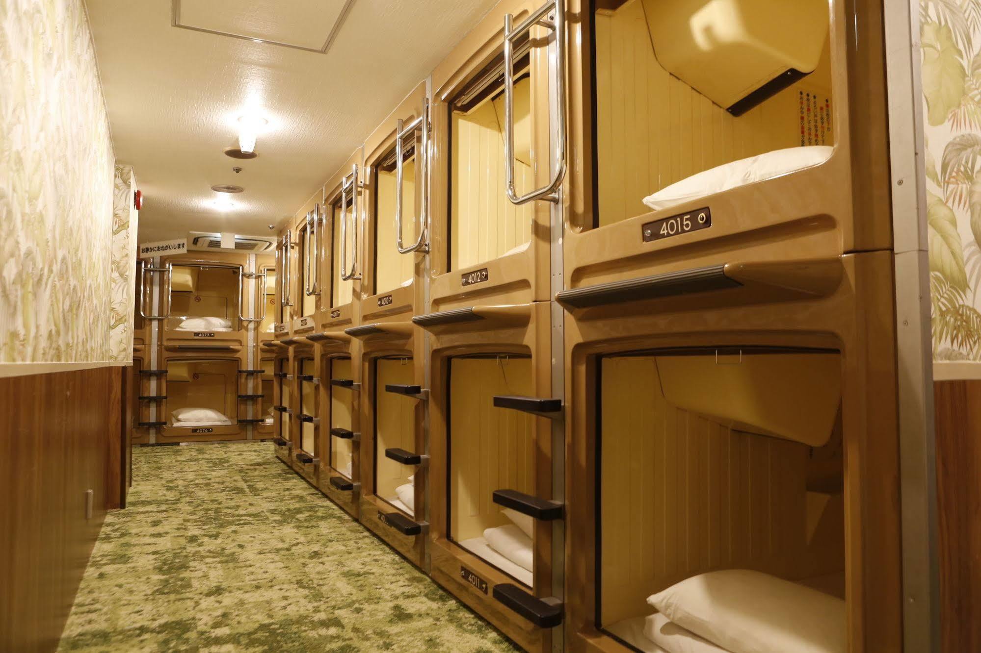 Shinjuku Kuyakusho-mae Capsule Hotel Tokyo Bagian luar foto