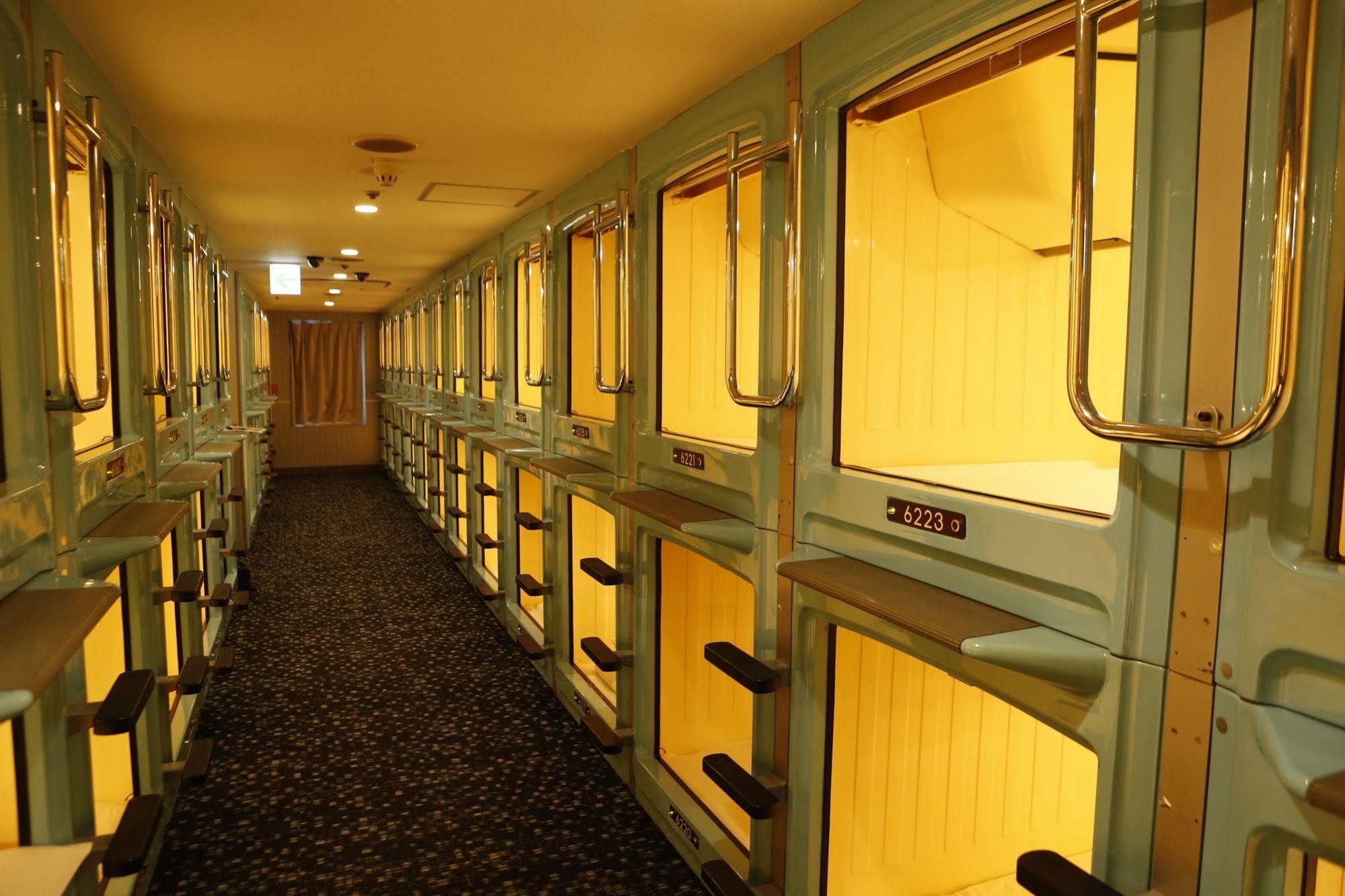 Shinjuku Kuyakusho-mae Capsule Hotel Tokyo Bagian luar foto