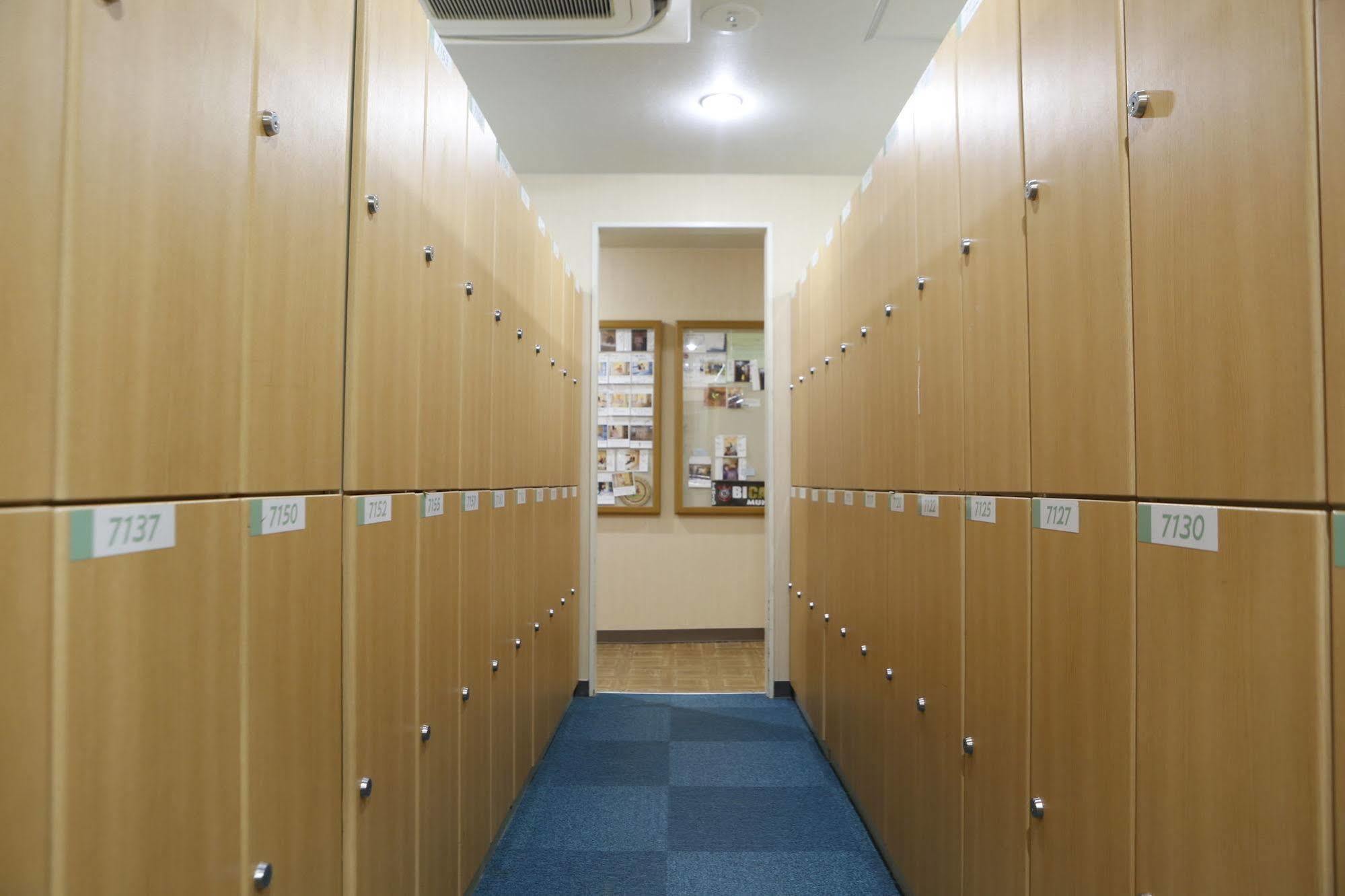 Shinjuku Kuyakusho-mae Capsule Hotel Tokyo Bagian luar foto