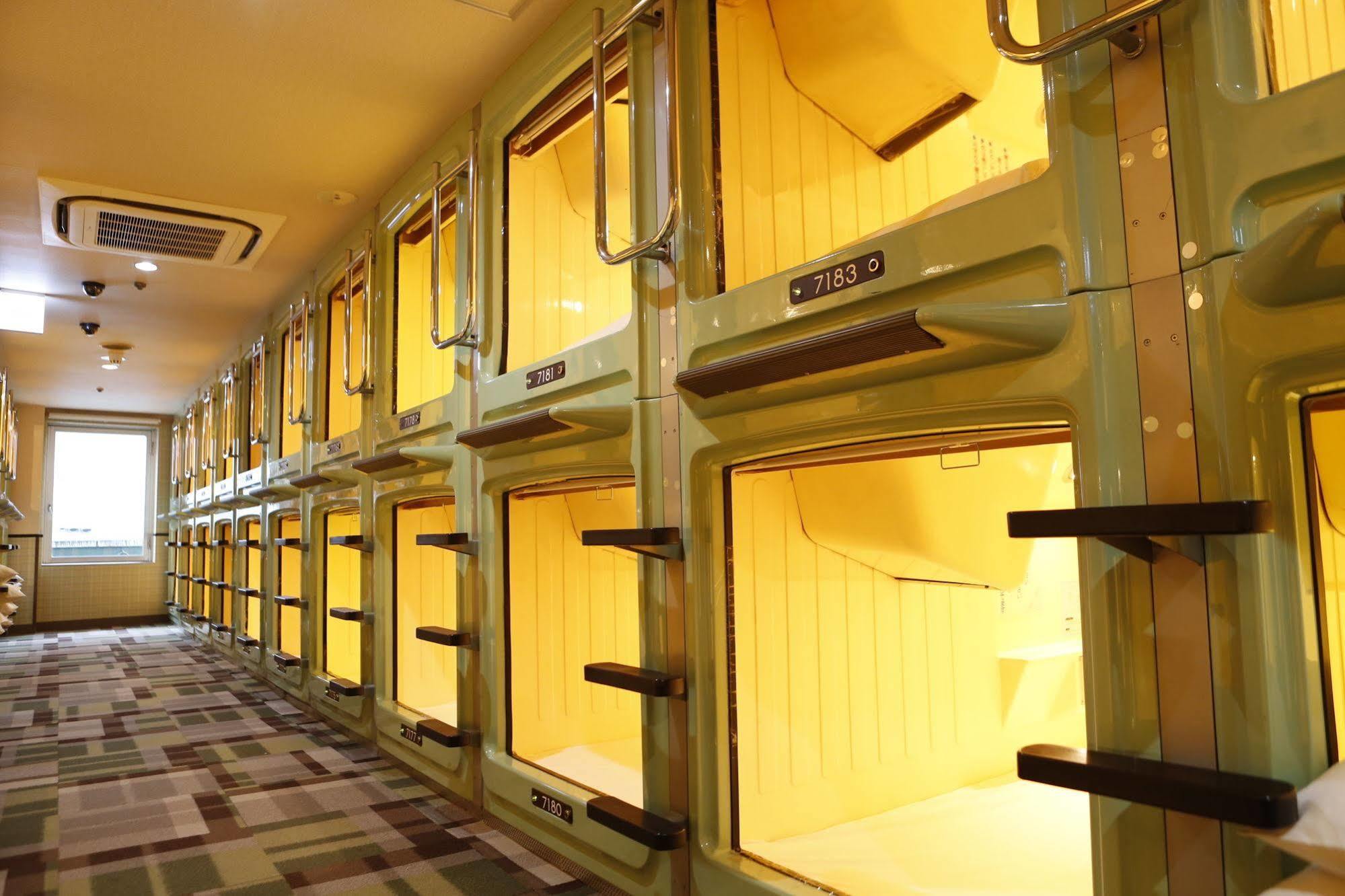 Shinjuku Kuyakusho-mae Capsule Hotel Tokyo Bagian luar foto